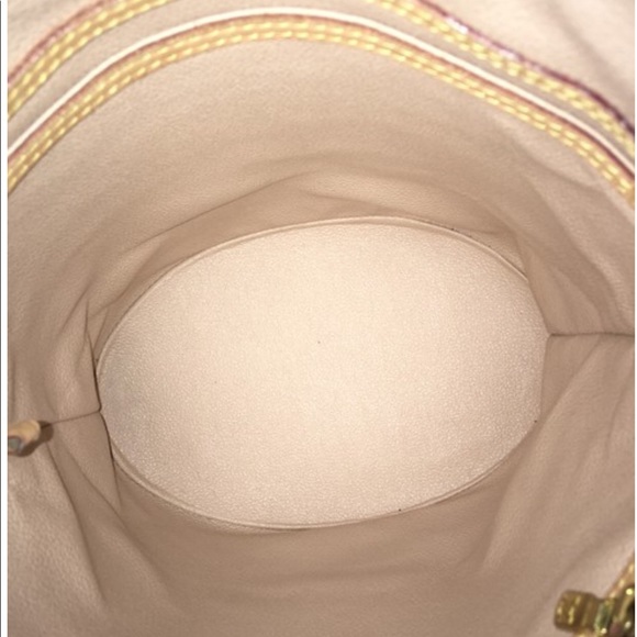 Louis Vuitton
Bucket pm Monogram Shoulder Bag - Picture 5 of 12